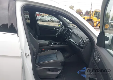 2024 Volkswagen Atlas Cross Sport 2.0T Sel Premium R-Line z USA, uszkodzony, nr VIN 1V2FE2CA9RC205192